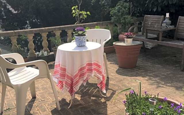 Wynberg House Swansea Bed  Breakfast