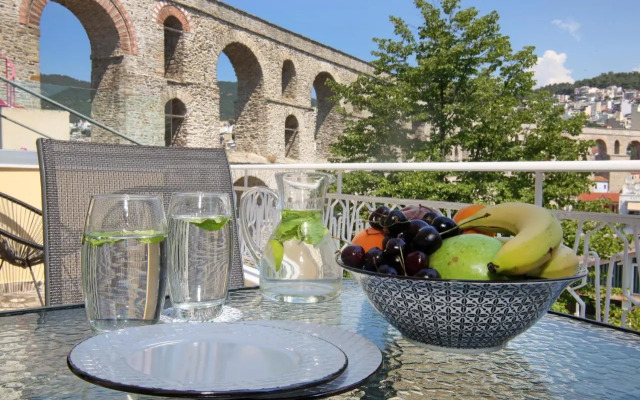Under the Aqueduct boutique house