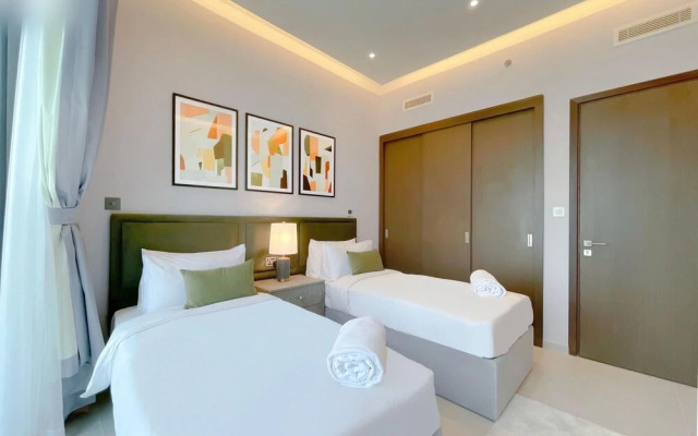 Hyp-lux 4BR Apt With Burj Khalifa View