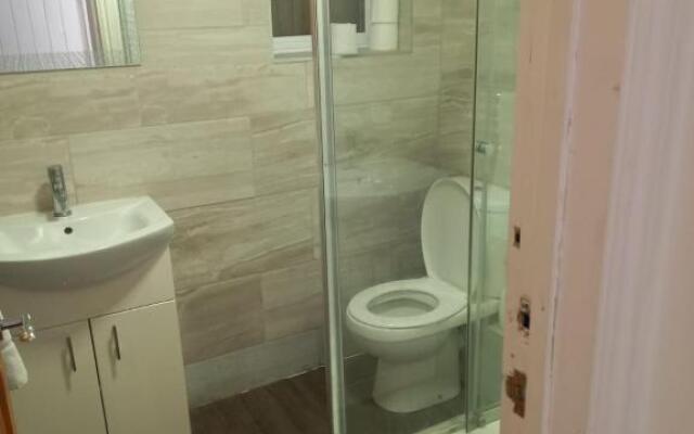 Modern Apartment with Roof Garden Close to City Centre