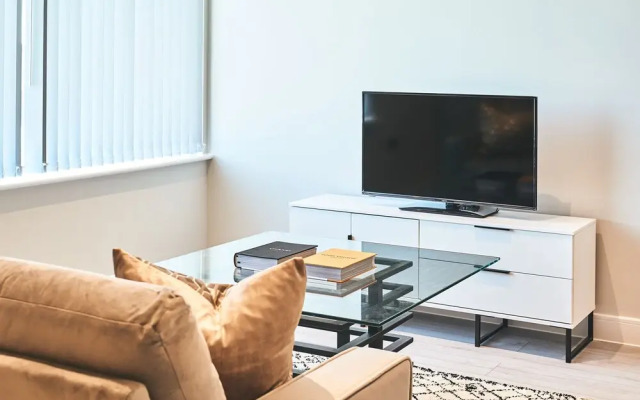 Seven Living Bracknell - Luxurious Chic Studio Apartments