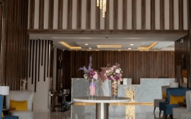 The Palace Hotel Suites 7