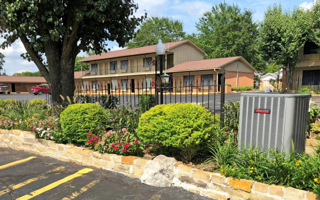 Charles Wesley Motor Lodge