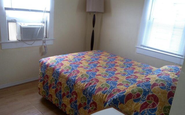 Four Winds Motel