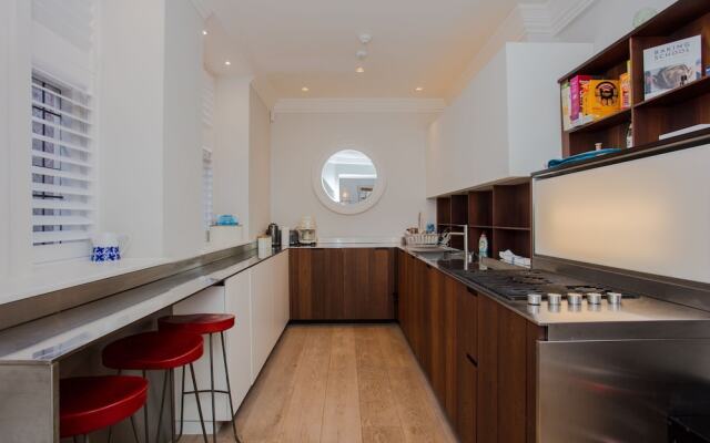 Exquisite Cadogan Square Knightsbridge Apartment
