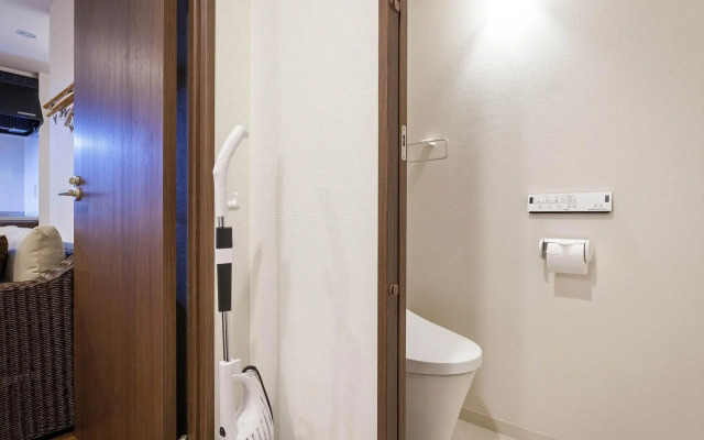 Living Inn Asahibashiekimae Premier