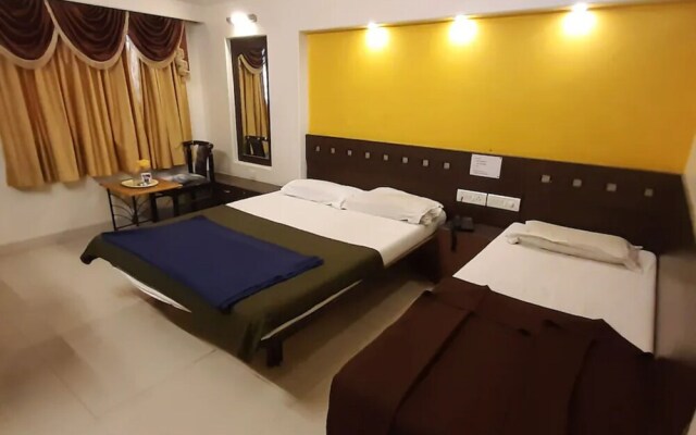 Goroomgo Veekay Regency Bengaluru
