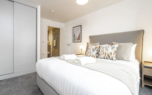 Superb Flat With Community Vibe