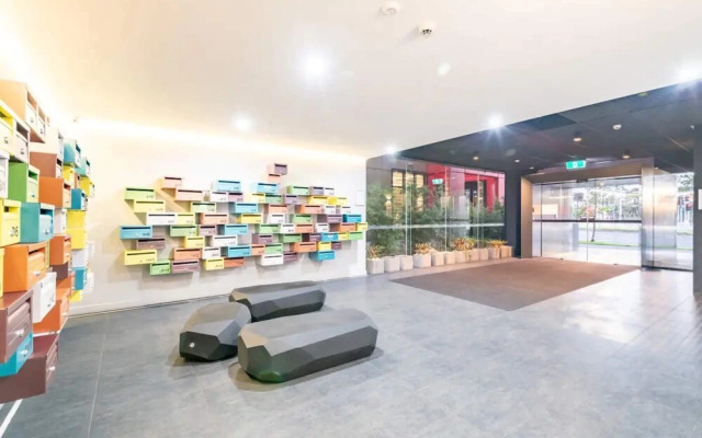 Bright 1 Bedroom Apartment in St Kilda