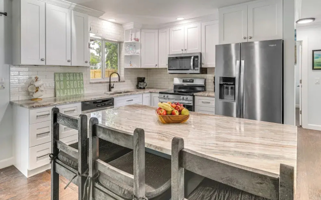 Swim, Game & Bbq: Family Retreat in Stuart