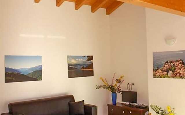 Big Apartment with View of Lake Como