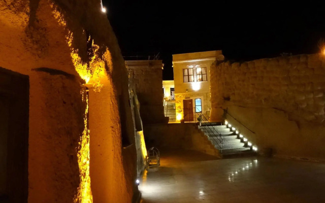 Emit Cave Hotel