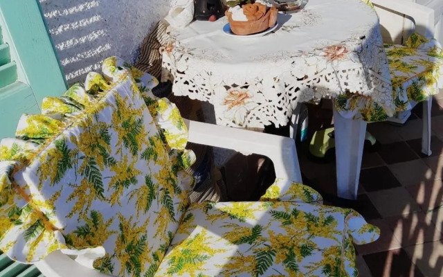 Apartment - Sleeps 2, Balcony & Parking