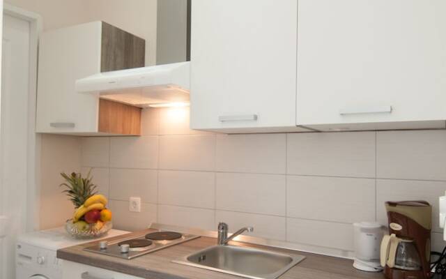 Apartments Tomic A8