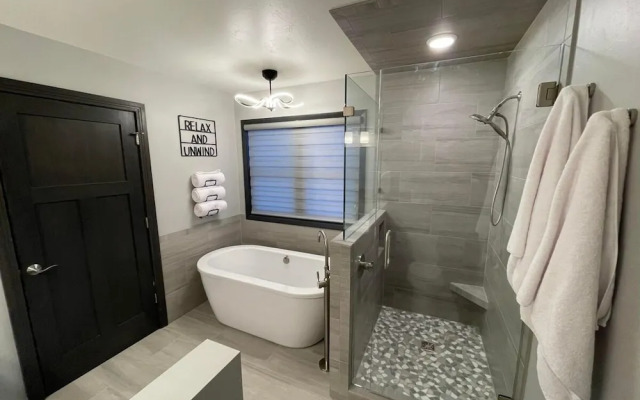 Freshly Updated Lake Michigan Home With Pool