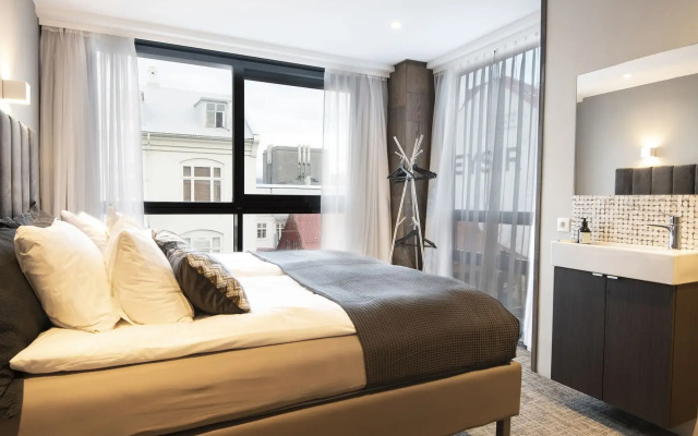 B14 Apartments & Rooms