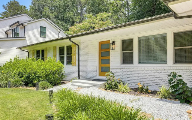 Chamblee Home w/ Fireplace Near Hospitals