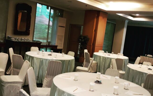 Paragon Gallery Hotel