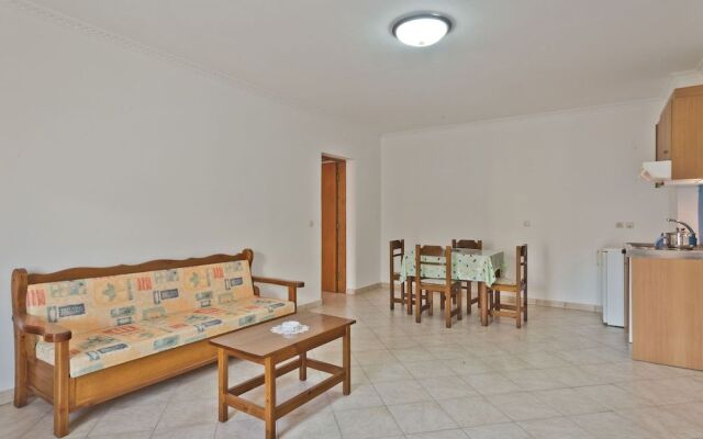 Fronis Apartment