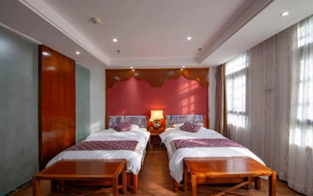 Guanlan Lake Jinglan Hotel (Haikou Guanlan Lake Huayi Feng Xiaogang Film Commune)