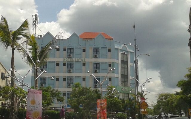 OYO 252 Lotus Hotel