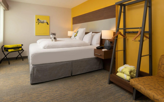 Staypineapple, Hotel Z, Gaslamp San Diego