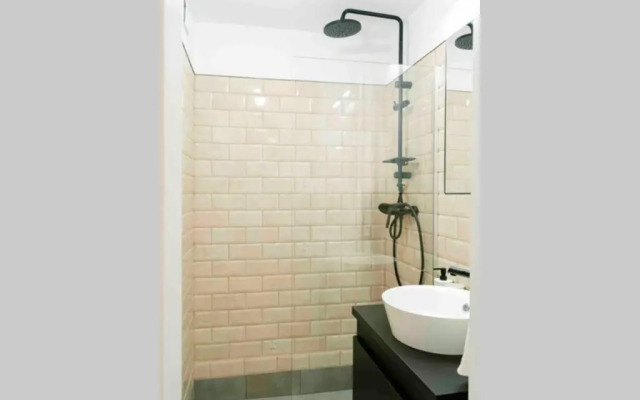 Sunny 2BR Flat-Top Location-Amazing Views