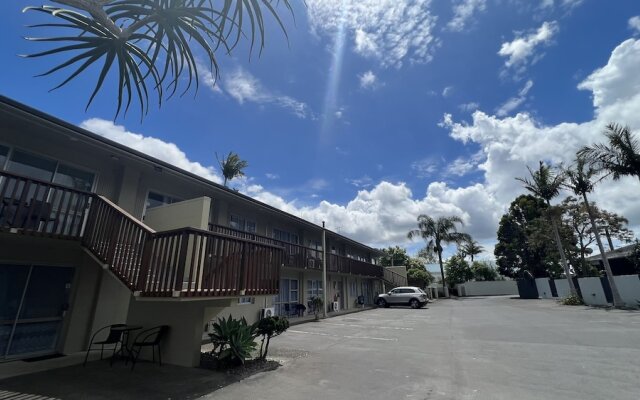 Aaron Court Motel