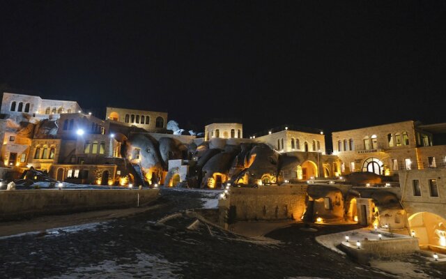 Kalsedon Cave Suites