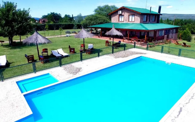 Las Cortaderas Cabanas De Tronco
