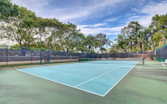 Renovated 2/2 Unit at Yacht Club/Aventura
