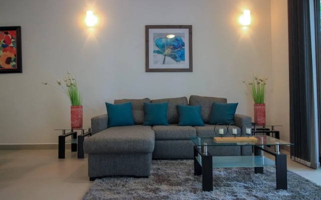 Chic Modern Condo Private Balcony Infinity Pool in the Complex Wellness-focused Community