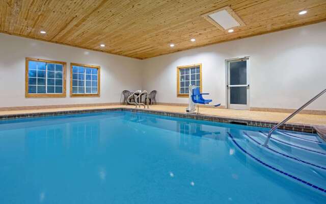 La Quinta Inn & Suites by Wyndham Fairfield TX