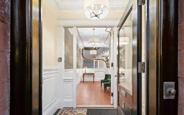 Charlesgate Suites