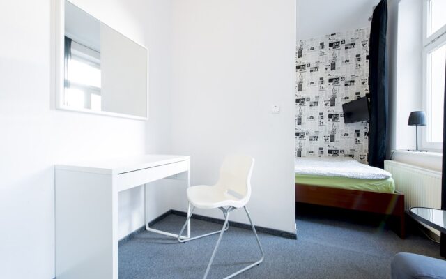 COLOR hostel