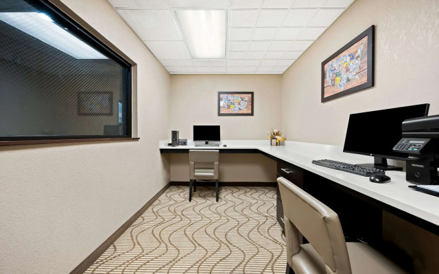 Comfort Inn & Suites Decatur - Forsyth