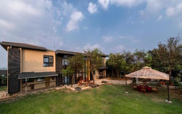 SaffronStays Falcon Hill, Lonavala - luxury villa with infinity pool near Lion's Point