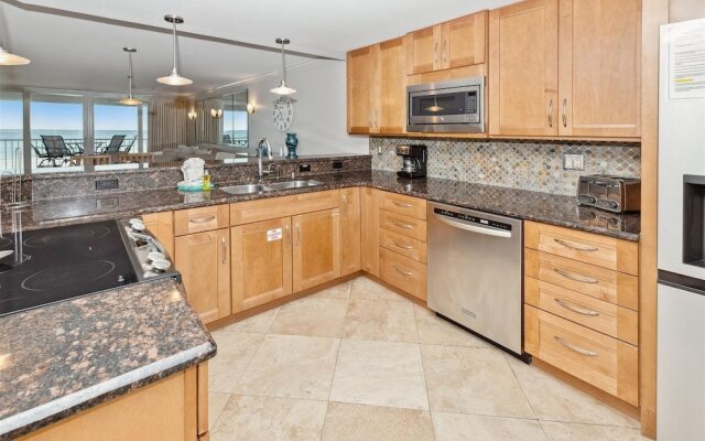 Shoreline Towers 1052 2 Bedroom Condo by RedAwning