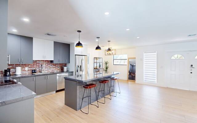 Villa Camila 5BR Luxury Home with Pool