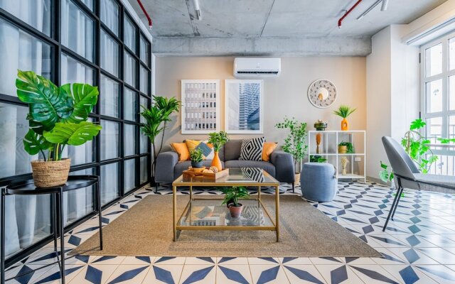 w Stylish 2BR in Plaza Herrera