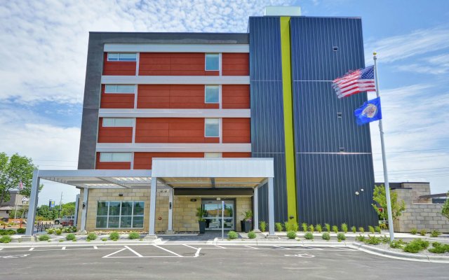 Home2 Suites by Hilton Plymouth, MN