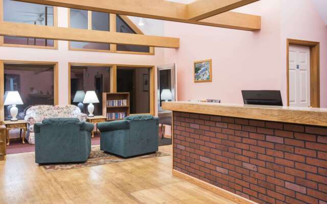 Travelodge by Wyndham Lake George NY