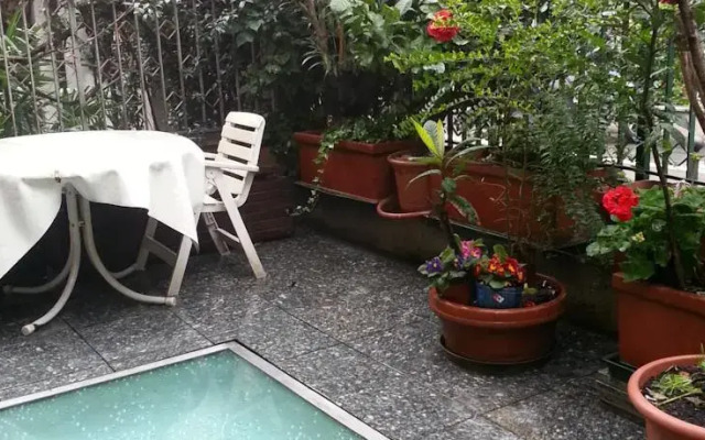 Lincoln TownHouse with a Garden
