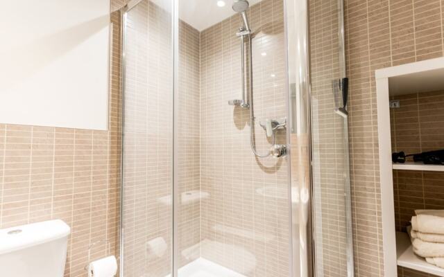 Bright, Spacious 2BR Central Cambridge Flat for 4