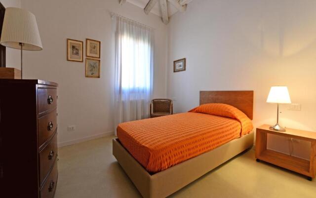 Venice Homes & Holidays Art District