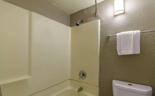 Quality Inn & Suites Oceanside near Camp Pendleton