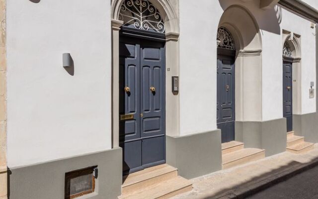 Yellow Pearl Apartments