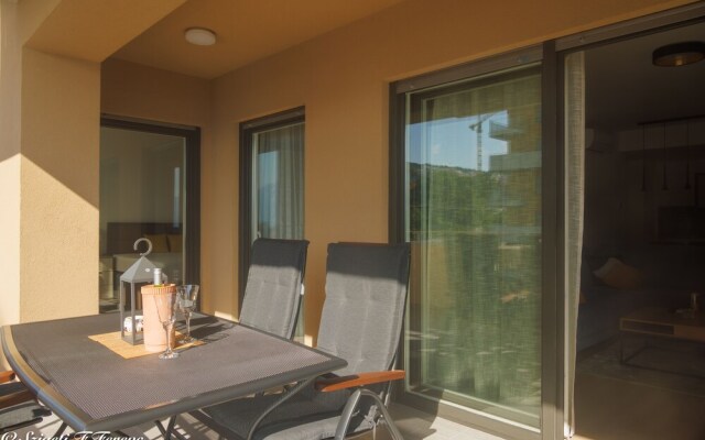 Apartment Sleeps 4 With Sea View