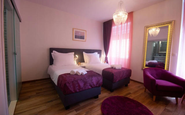 Center Luxury Rooms 3
