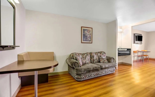 Superstition Inn and Suites